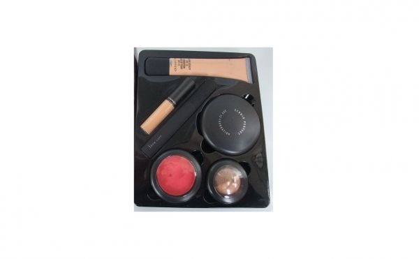 Base líquida frete grátis + gloss Mascara